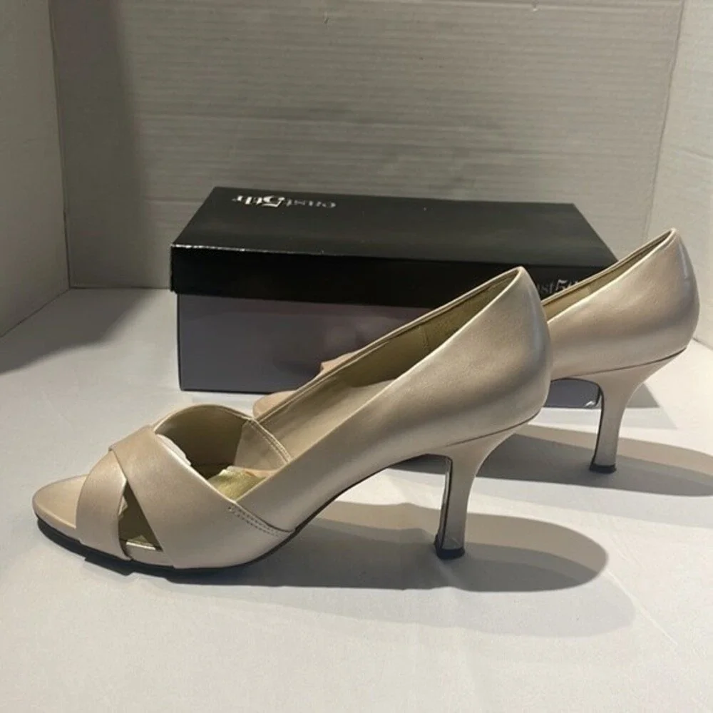 East 5th Savannah Shoes Size 9.5 Bone color